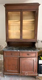 Vetrina con oiano in marmo da restaurare