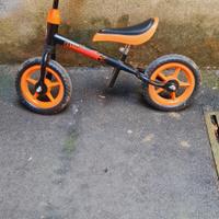 bicicletta senza pedali (balance bike) 2 anni