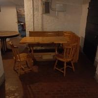 tavolo in legno con panca e 2 sedie