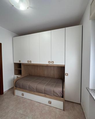Camera da letto con letti singoli a ponte