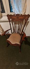 Sedia a dondolo d'epoca in legno vintage