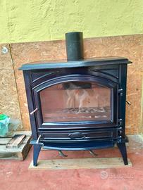 Stufa in ghisa a legna