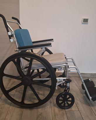 Sedia spinta autonoma per doccia e WC