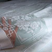 coperta in lino e pizzo