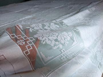 coperta in lino e pizzo