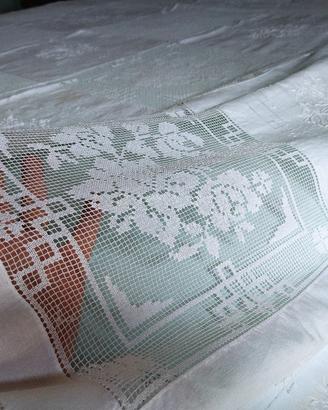 coperta in lino e pizzo