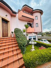 Villa indipendente con giardino