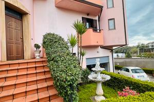 Villa indipendente con giardino