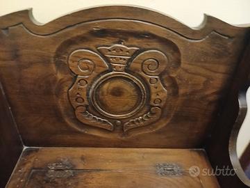 Cassa panca in legno intagliata