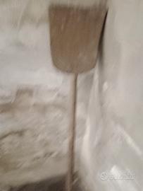 Pala fatta in legno antica