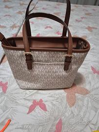 borsa a mano e  tracolla 
