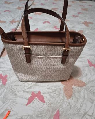 borsa a mano e  tracolla 