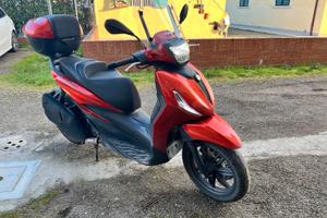 Beverly 400 S bauletto e parabrezza perfetto