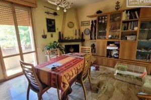 Vezzano /puianello villetta ind.te mq 300 giardino