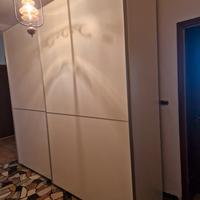 armadio bianco di mobilificio