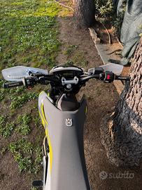  Husqvarna 701 supermoto