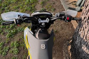  Husqvarna 701 supermoto