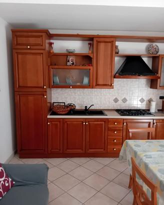 Cucina in ciliegio ad L