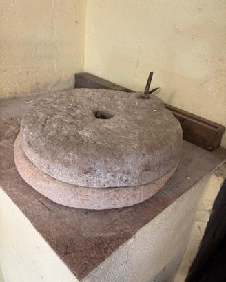 Antica Macina in pietra per cereali