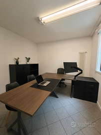 Arredo completo da ufficio, scrivanie, tavolo