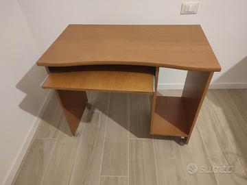  Scrivania porta PC con ruote