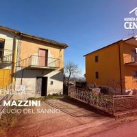Semindipendente con spazio esterno in San Leucio