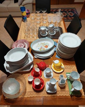 Set di piatti, calici, tazzine e pirofile