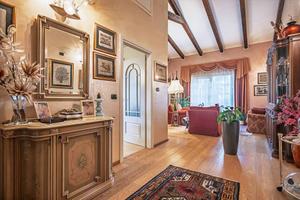 Villa di 547 m² con più di 5 locali e box auto dop