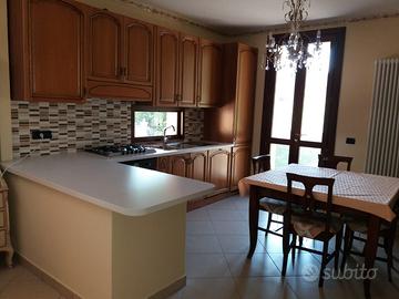 Cucina inclusa di elettrodomestici