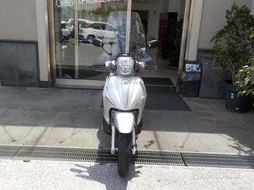 PIAGGIO Beverly 300 i.e. S - Anno