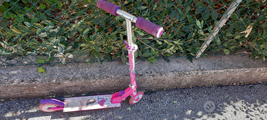 Monopattino di violetta