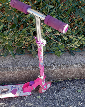 Monopattino di violetta
