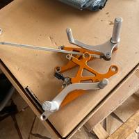 Pedane arretrate r6 01