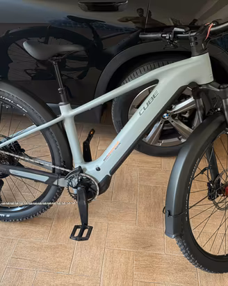 Cube reaction hybrid race 800 FE