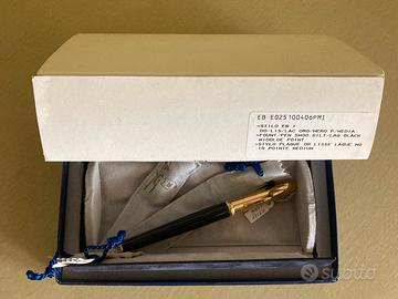 Stilo Bugatti nera  cappuccio placcato oro