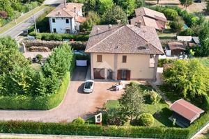 PORZIONE DI BIFAMILIARE A BARICELLA