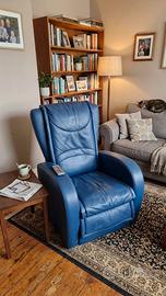 Poltrona recliner in ecopelle blu, design classico
