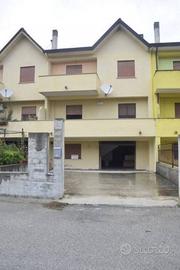 Villa di 150 m² con più di 5 locali e box auto a V