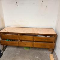 Cassettiera vintage in legno con piano in marmo