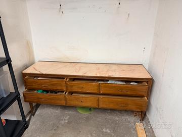Cassettiera vintage in legno con piano in marmo