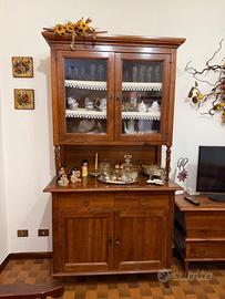 TAVOLO CON 4 SEDIE E CREDENZA IN LEGNO MASSELLO