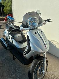 Scooter Piaggio Beverly 500 INCIDENTATO