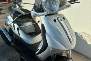 Scooter Piaggio Beverly 500 INCIDENTATO