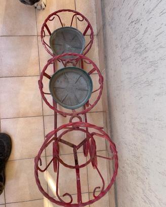 Portavasi in ferro lavorato