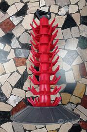SCOLA BOTTIGLIE DI PLASTICA ROSSA