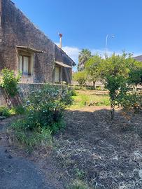 Casa padronale con palmento e terreno