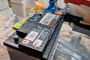 Batteria seminuova originale volkswagen 640A 72ah