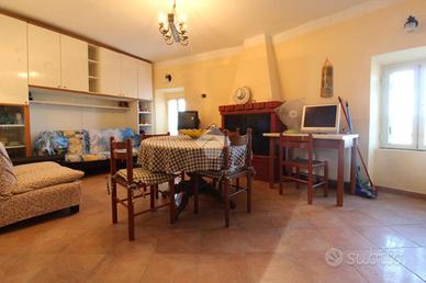 2 LOCALI A MONTORIO ROMANO