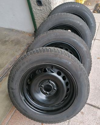 4 gomme da neve 185/65 R15 con cerchioni ferro