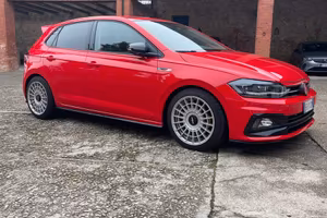 volkswagen polo Kit R line rosso e spoiler sport